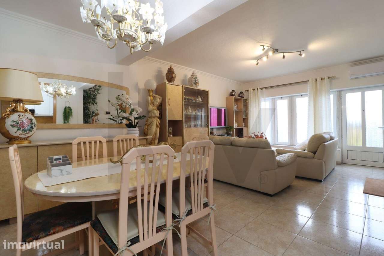 Apartamento T0 + 2 com 100m2 e garagem em andar de moradia com logrado - Grande imagem: 5/25