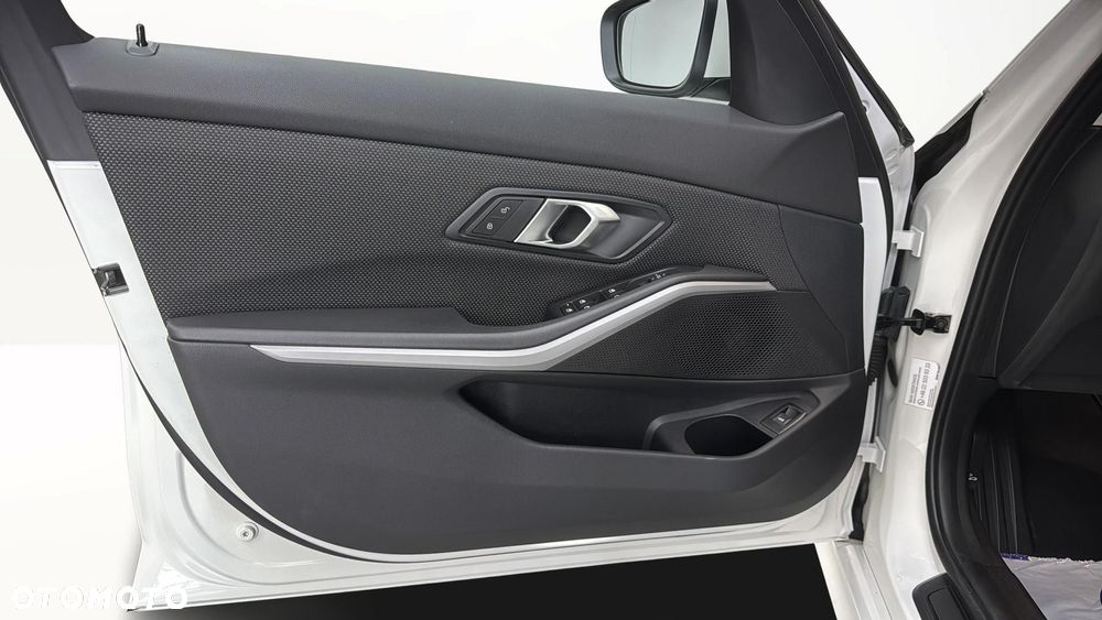 BMW Seria 3 318i Advantage - 11