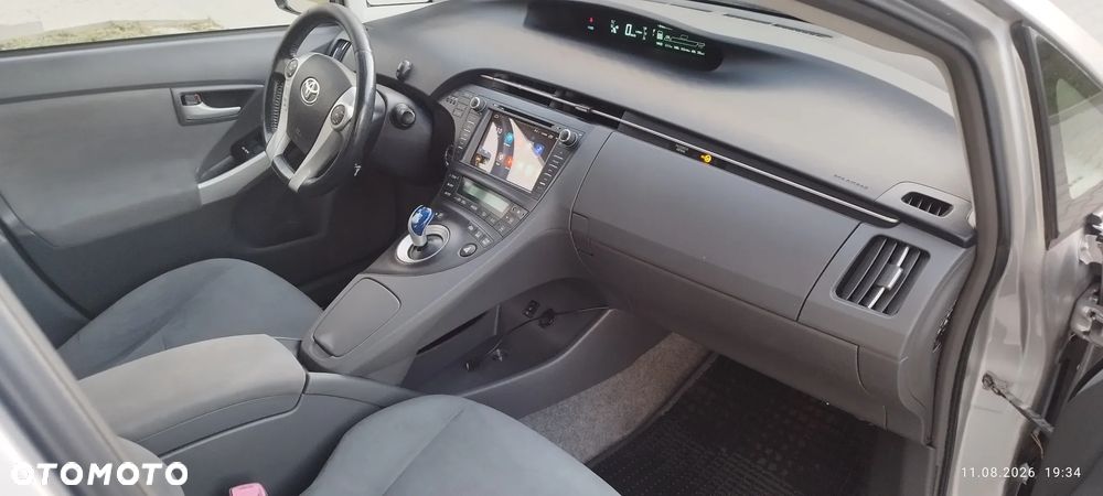 Toyota Prius 1.8 HSD Prestige - 8