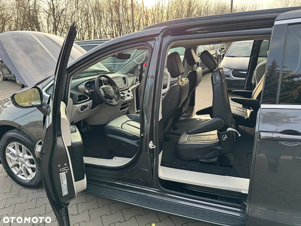 Chrysler Pacifica - 23