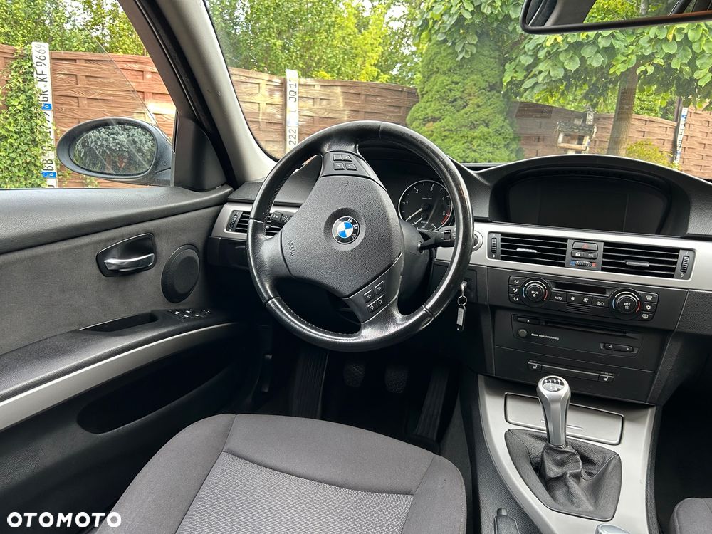 BMW Seria 3 320d DPF Edition Fleet Sport - 26