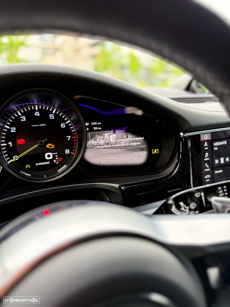 Porsche Panamera 4 E-Hybrid Platinum Edition - 11