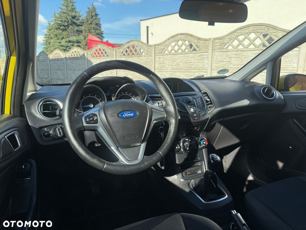 Ford Fiesta - 25