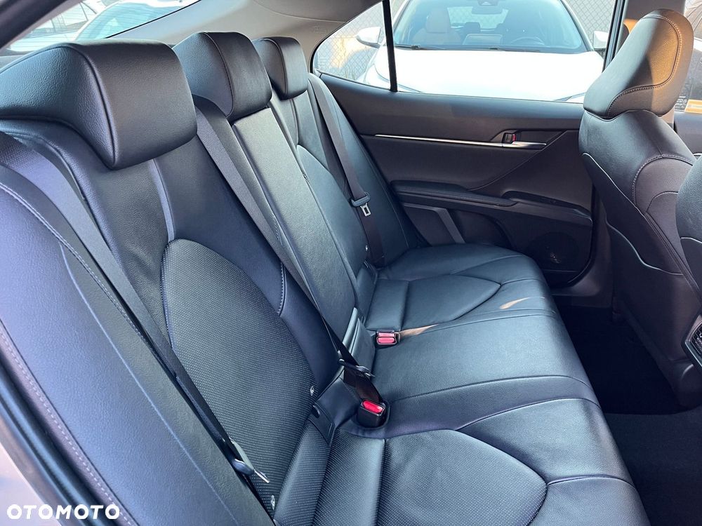 Toyota Camry 2.5 Hybrid Comfort CVT - 26