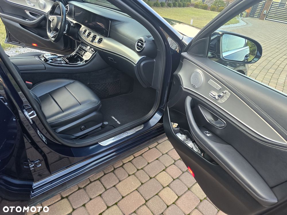 Mercedes-Benz Klasa E 220 d 4-Matic 9G-TRONIC - 21