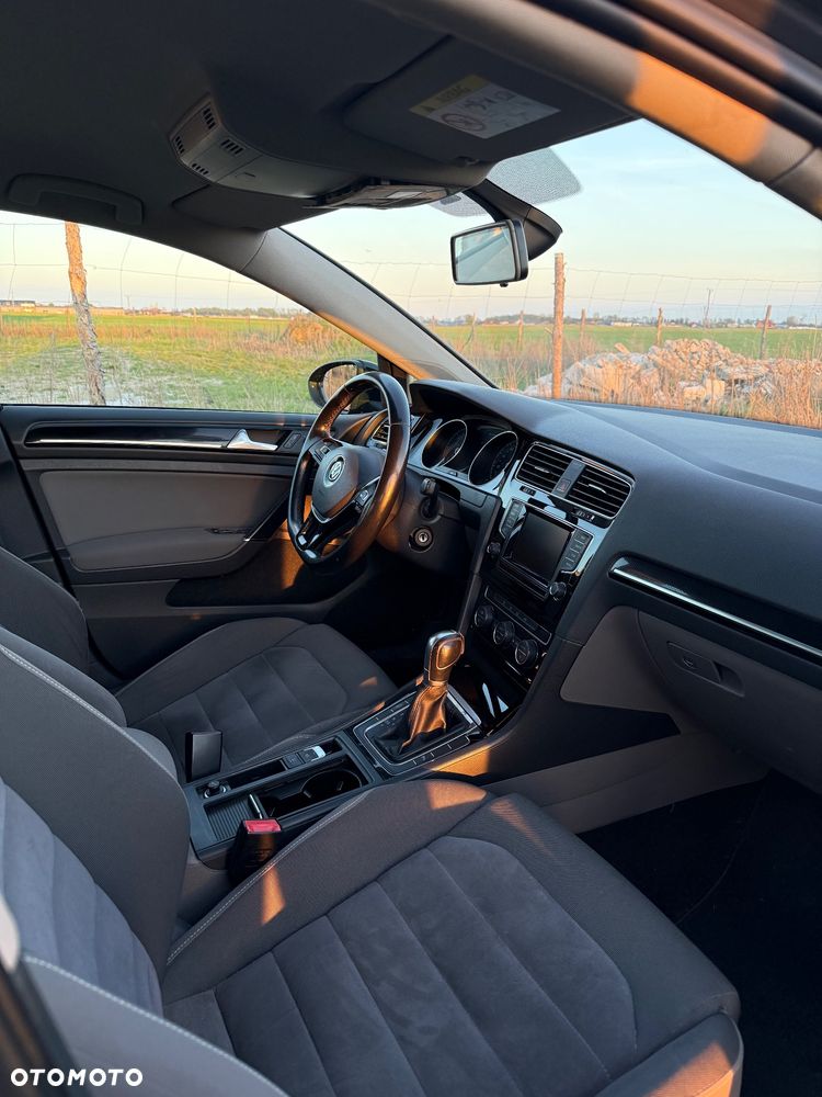 Volkswagen Golf - 10