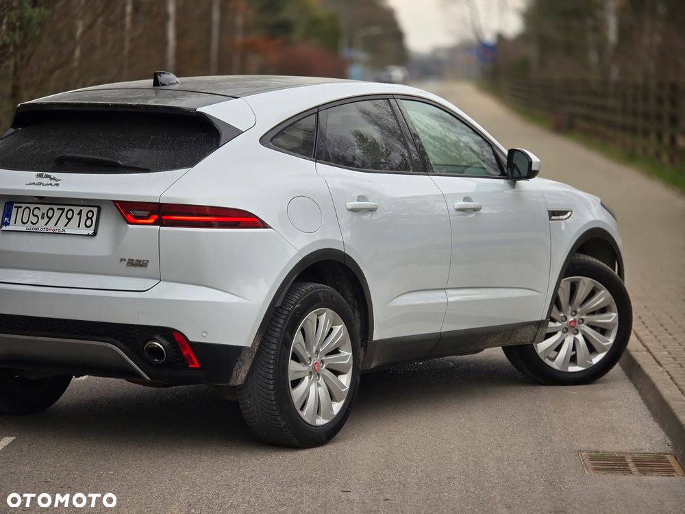 Jaguar E-Pace P250 AWD R-Dynamic - 40