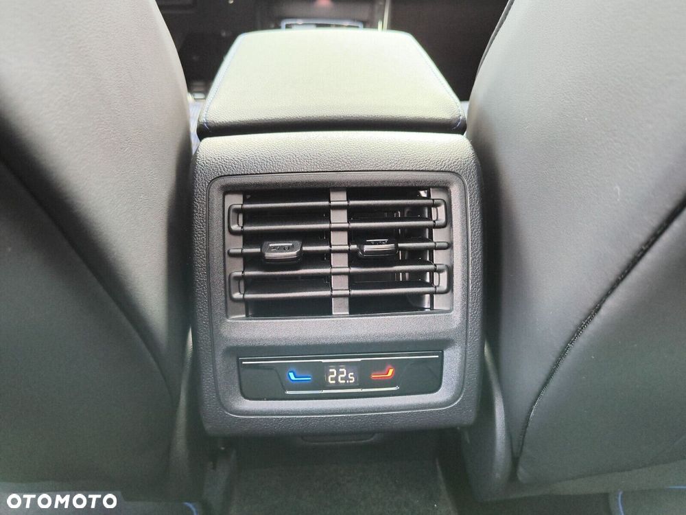 Volkswagen Golf Variant 2.0 TSI 4Motion R - 30