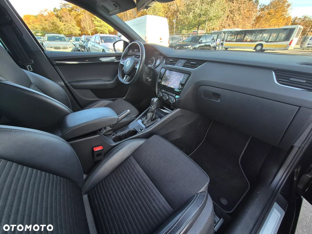 Skoda Octavia 2.0 TDI DSG RS - 8