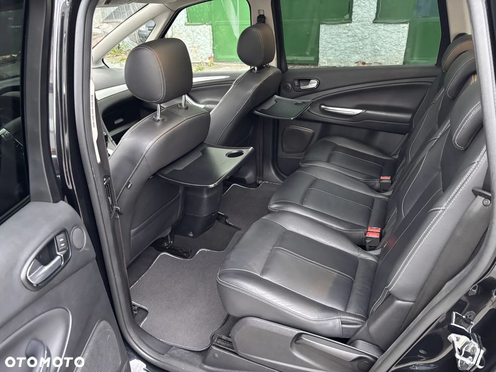Ford S-Max - 12