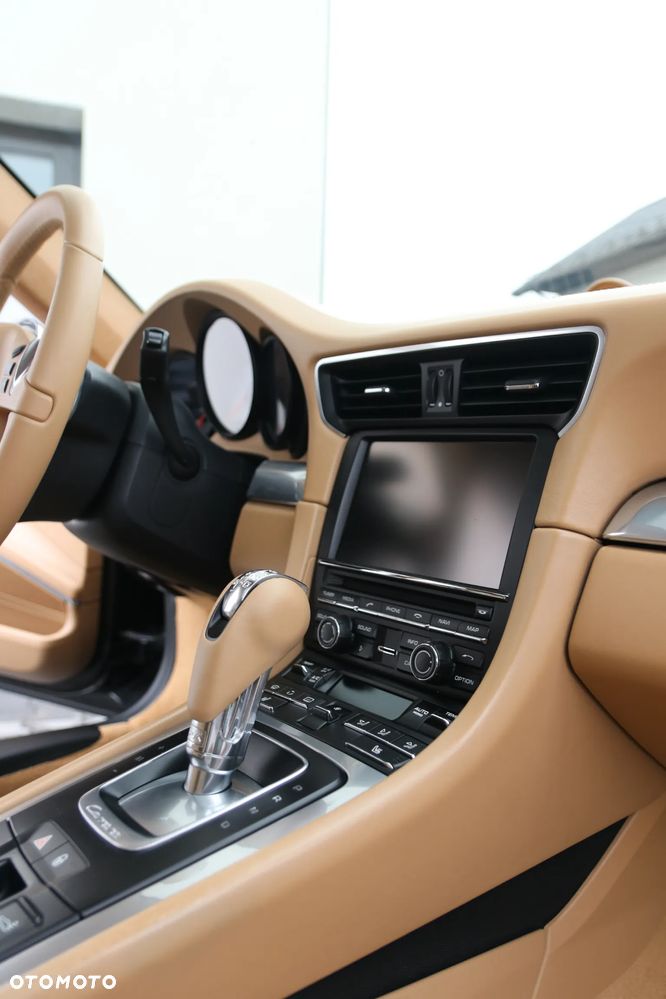 Porsche 911 Carrera 4S PDK - 30