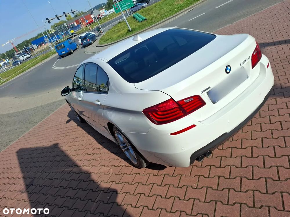 BMW Seria 5 525d xDrive Luxury Line - 11