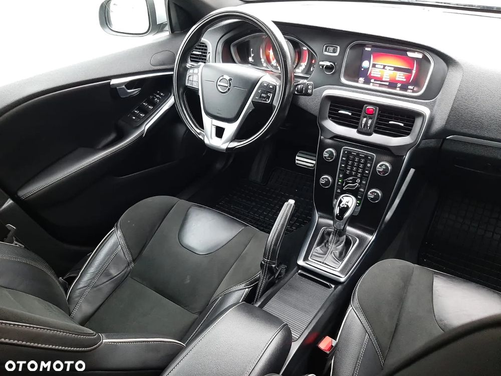 Volvo V40 D3 Geartronic RDesign - 18
