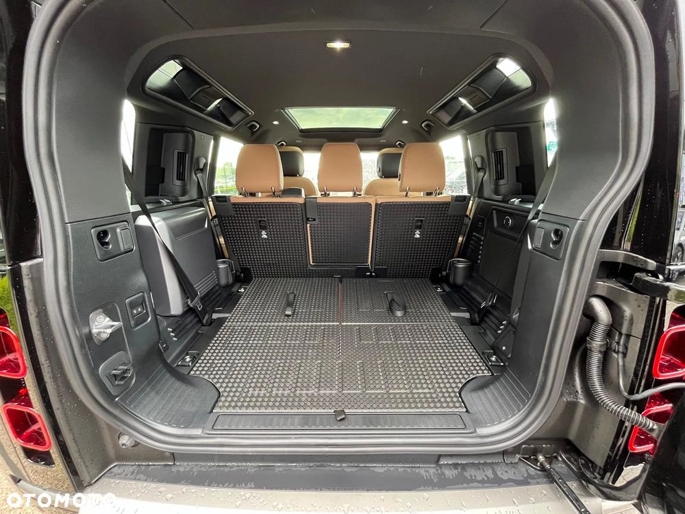 Land Rover Defender - 16