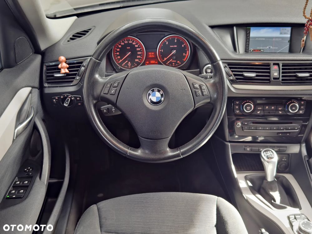 BMW X1 xDrive18d xLine - 12