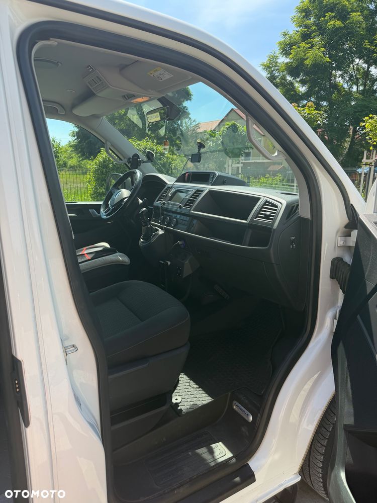 Volkswagen Caravelle - 7