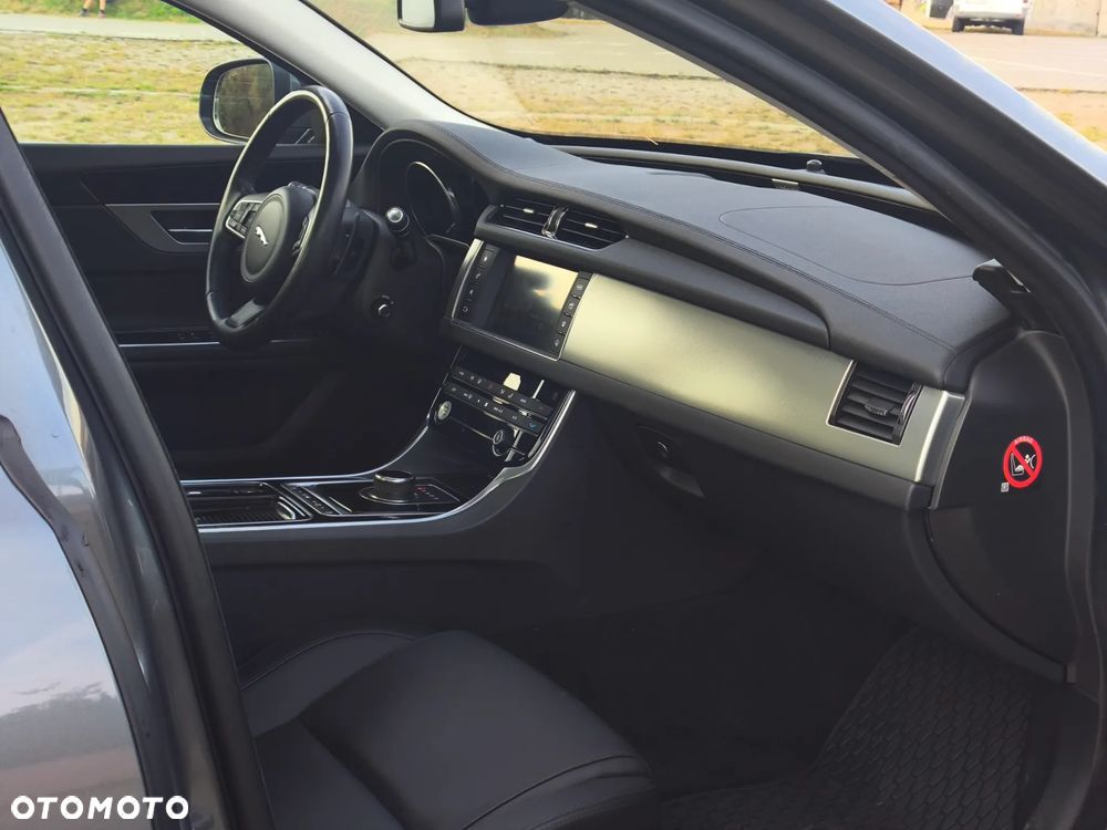 Jaguar XF 2.0 T Prestige - 22