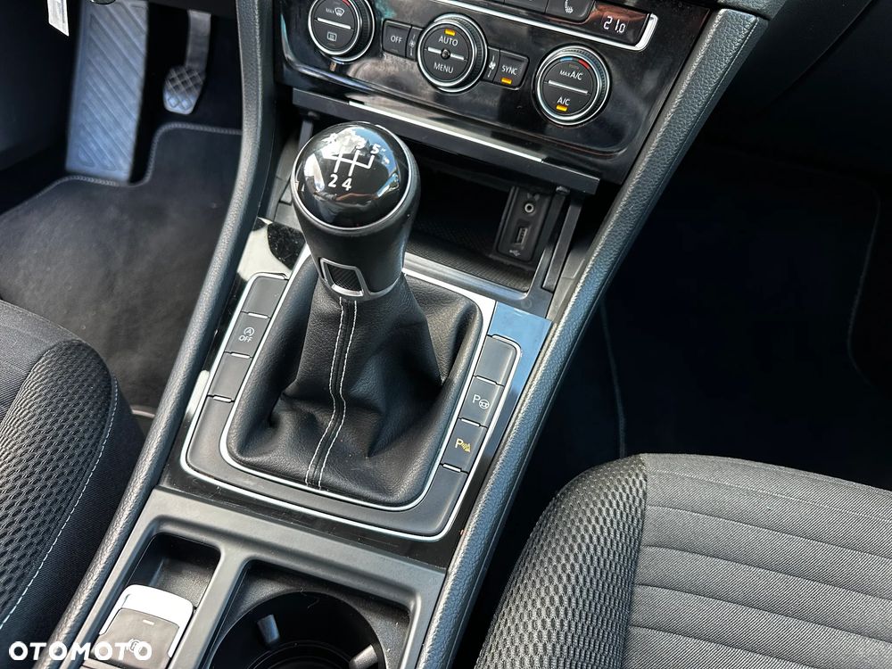 Volkswagen Golf - 15
