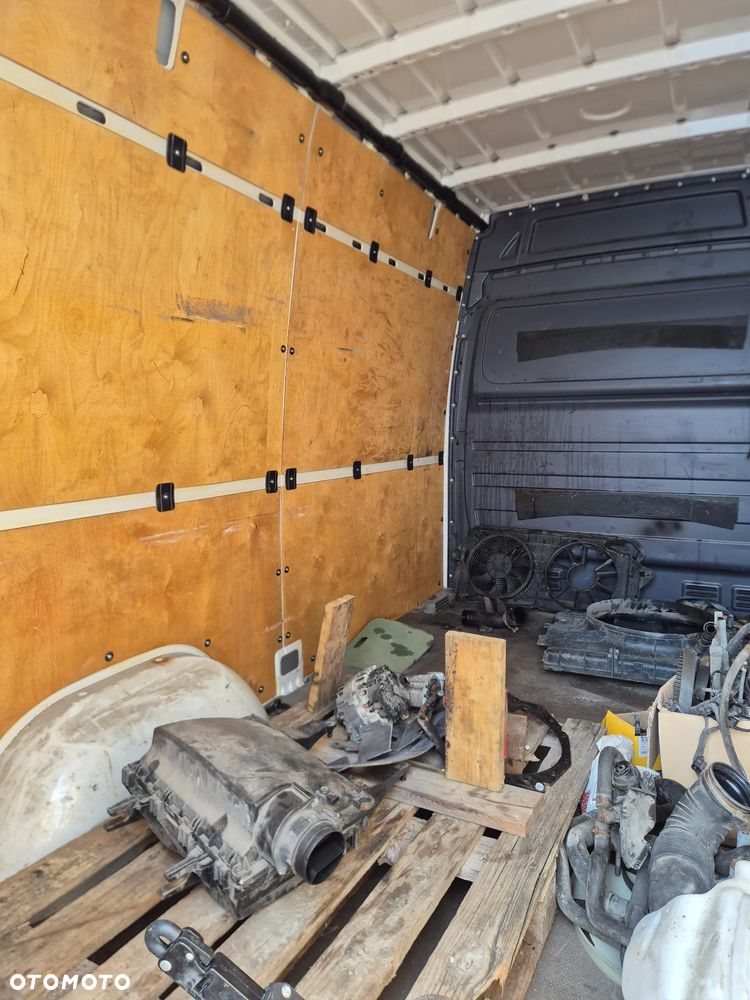 Volkswagen Crafter - 11