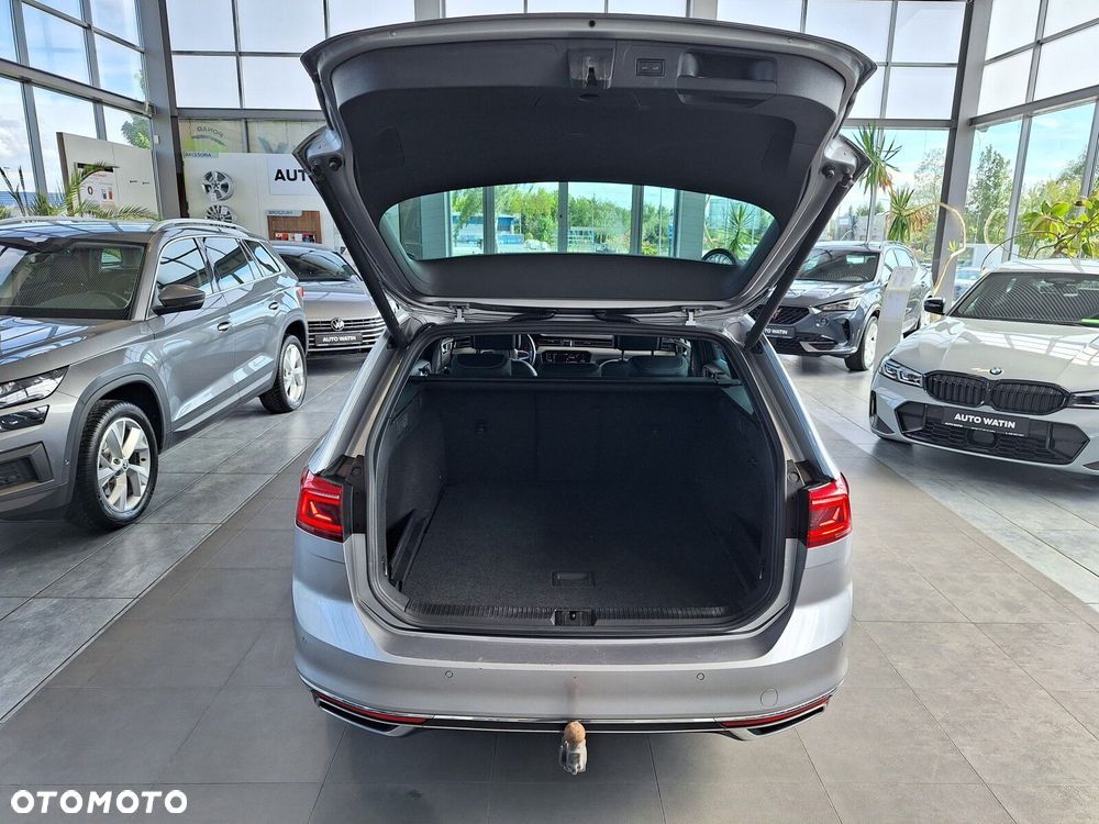 Volkswagen Passat Variant 2.0 TDI Elegance DSG - 18