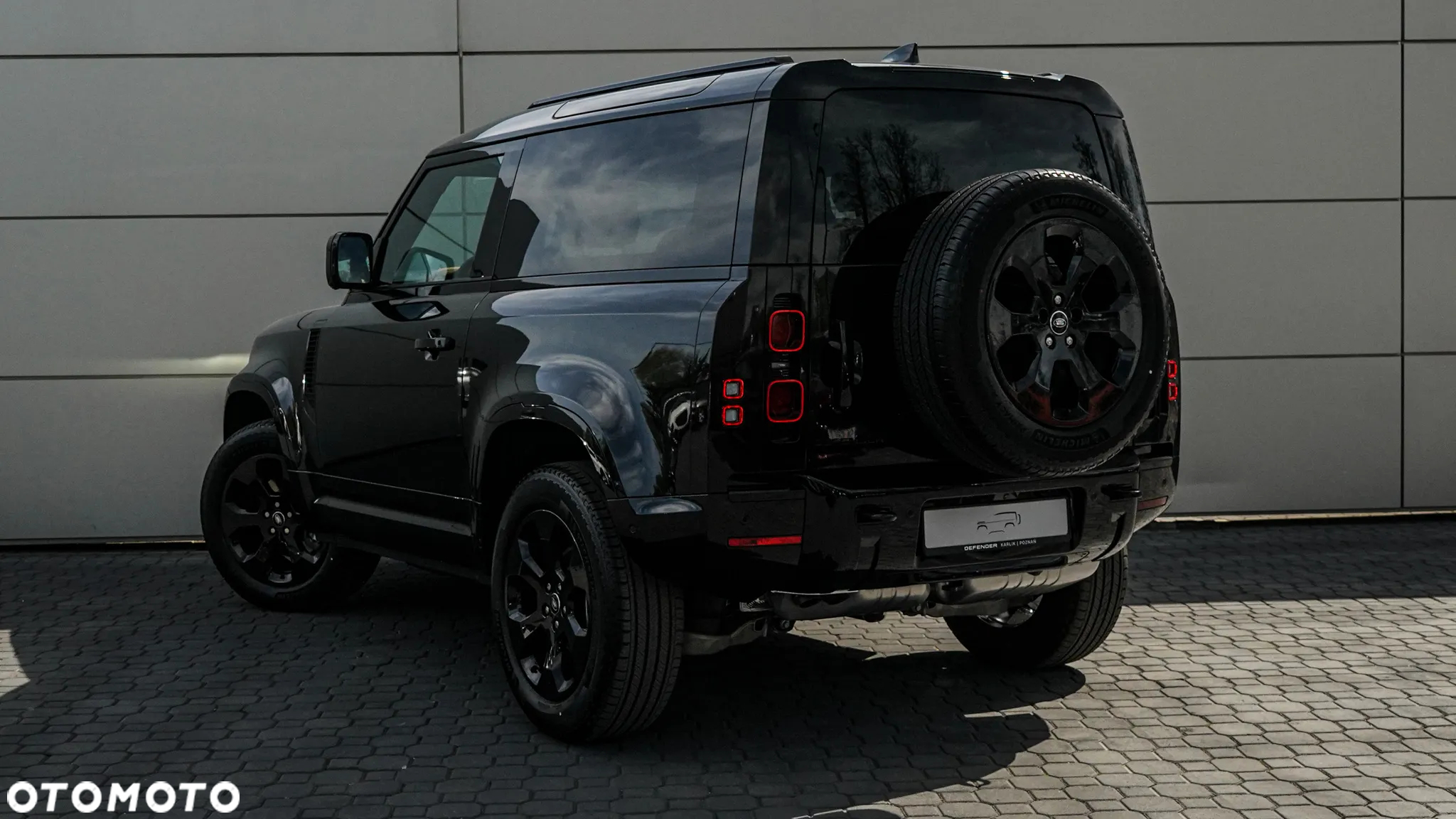 Land Rover Defender - 3