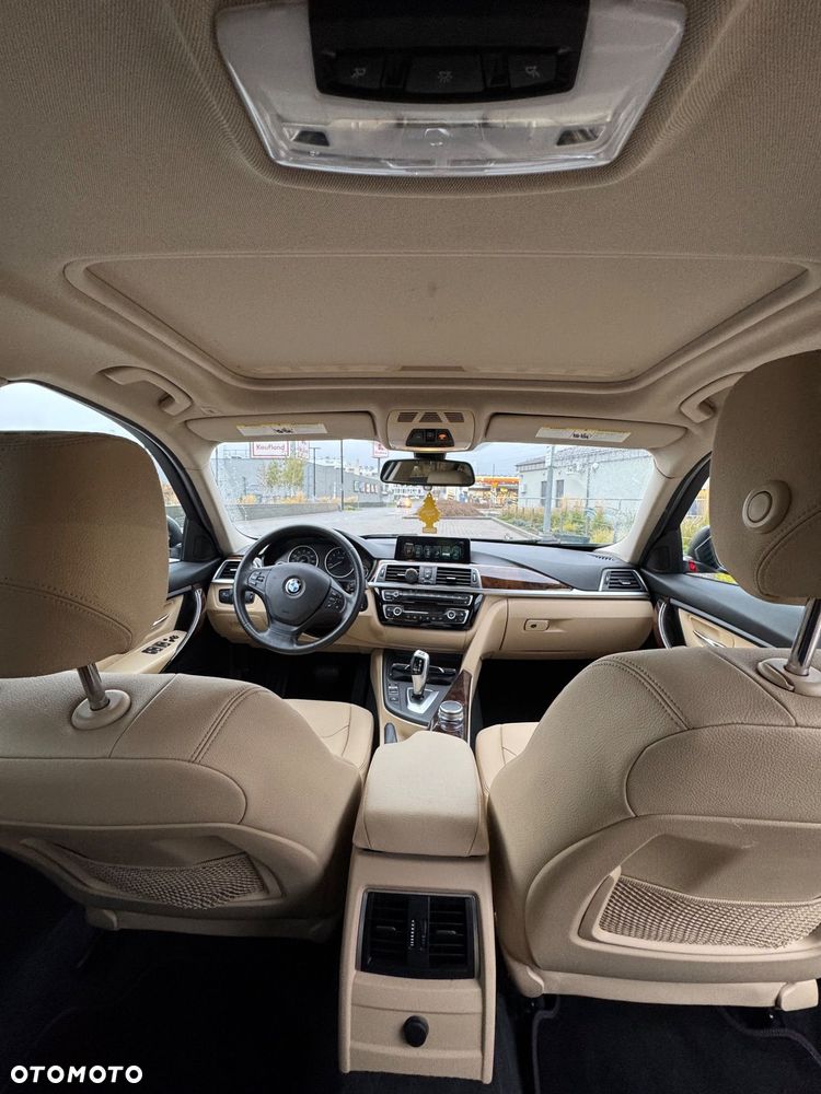 BMW Seria 3 320i xDrive - 11