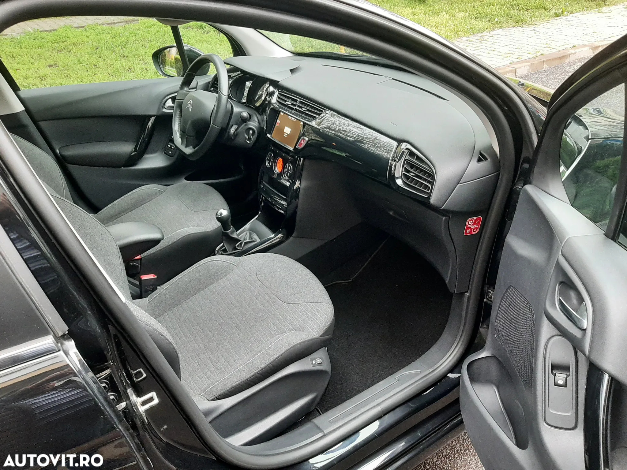 Citroën C3 1.2 PureTech BVM Shine - 16