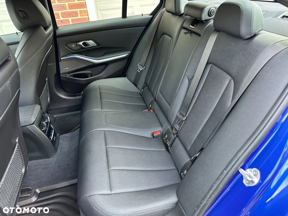 BMW Seria 3 330i xDrive M Sport - 26