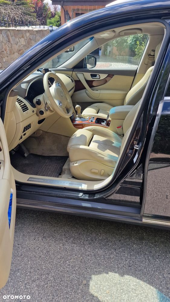 Infiniti QX70 - 14