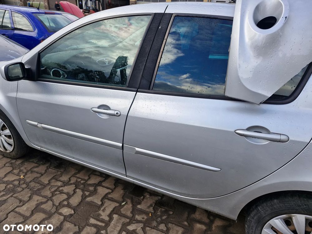 drzwi / prawe / lewe / przód / tył : Renault Clio III (MV632) - 2