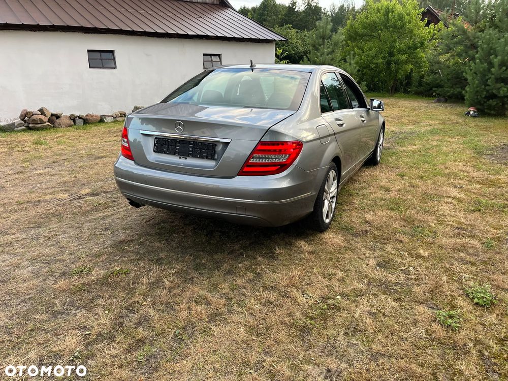 Mercedes-Benz Klasa C 180 CGI BlueEFFICIENCY Avantgarde - 14