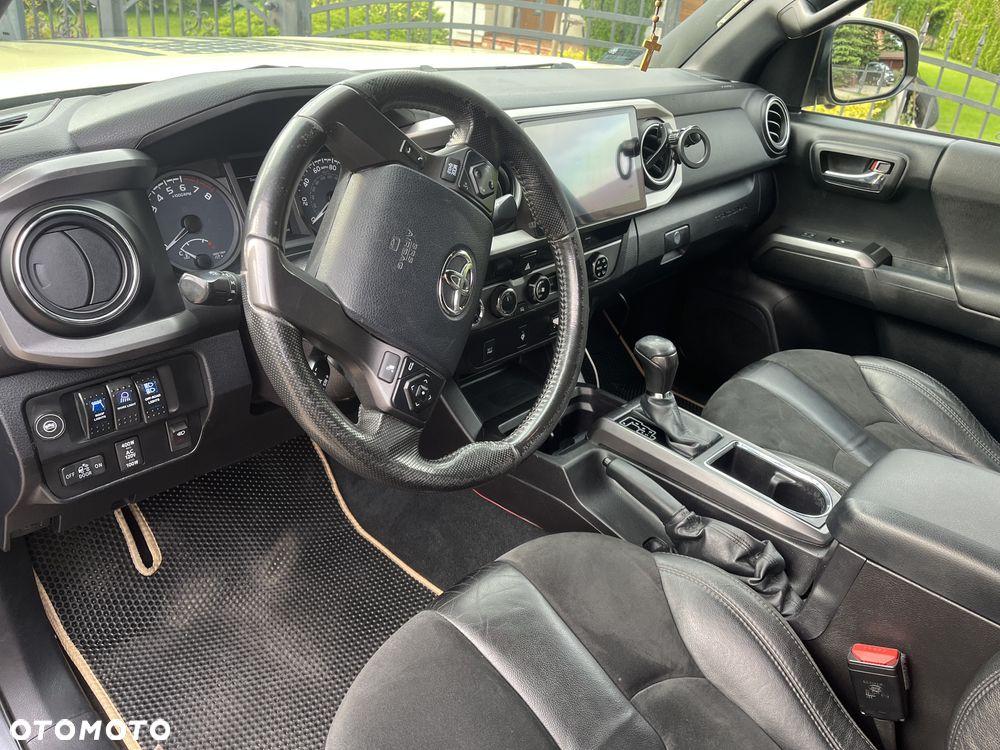 Toyota Tacoma - 8