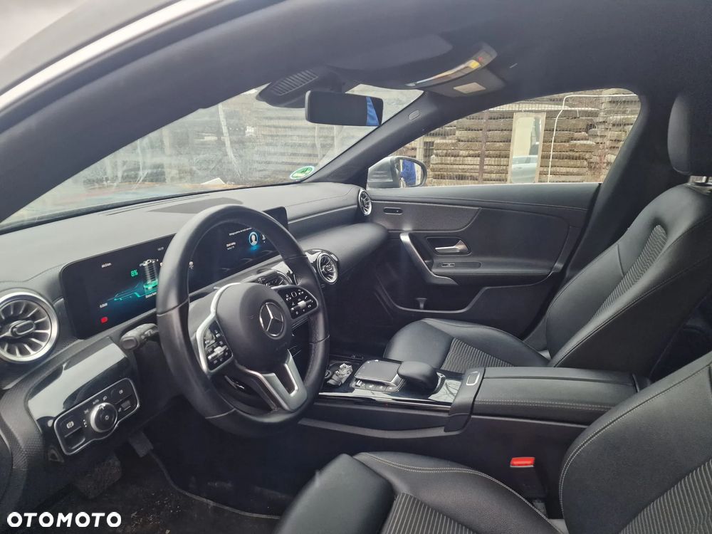 Mercedes-Benz CLA - 12