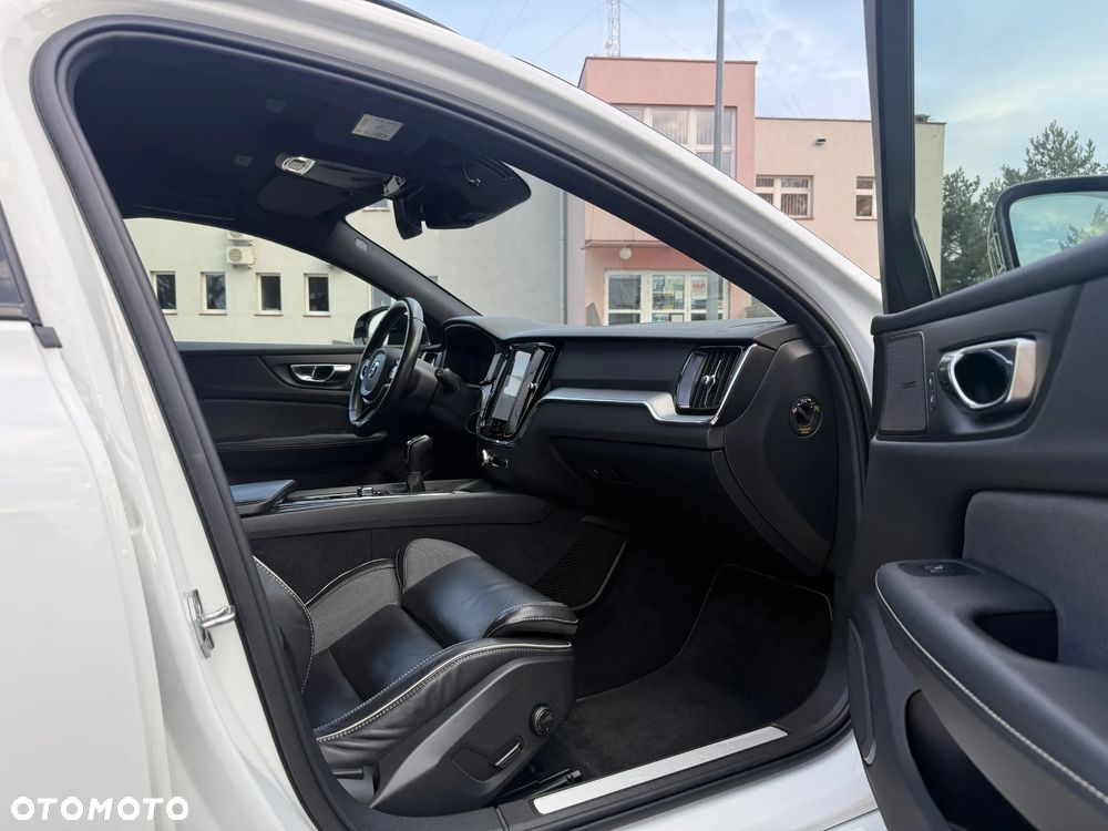 Volvo V60 D4 R-Design - 8