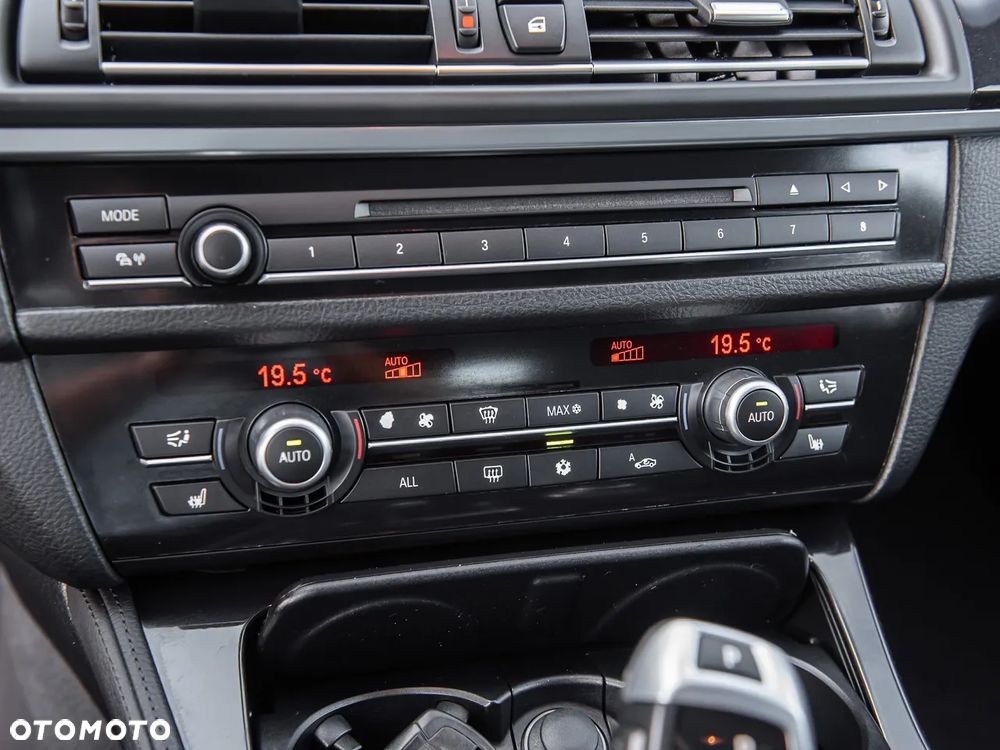 BMW Seria 5 520d Luxury Line - 23