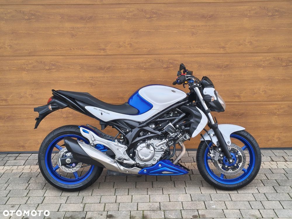 Suzuki Gladius - 2
