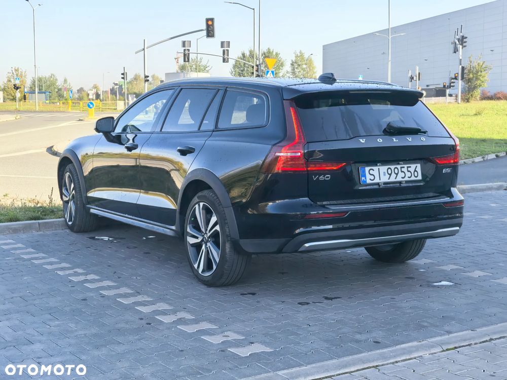 Volvo V60 B5 B AWD Plus Dark - 4