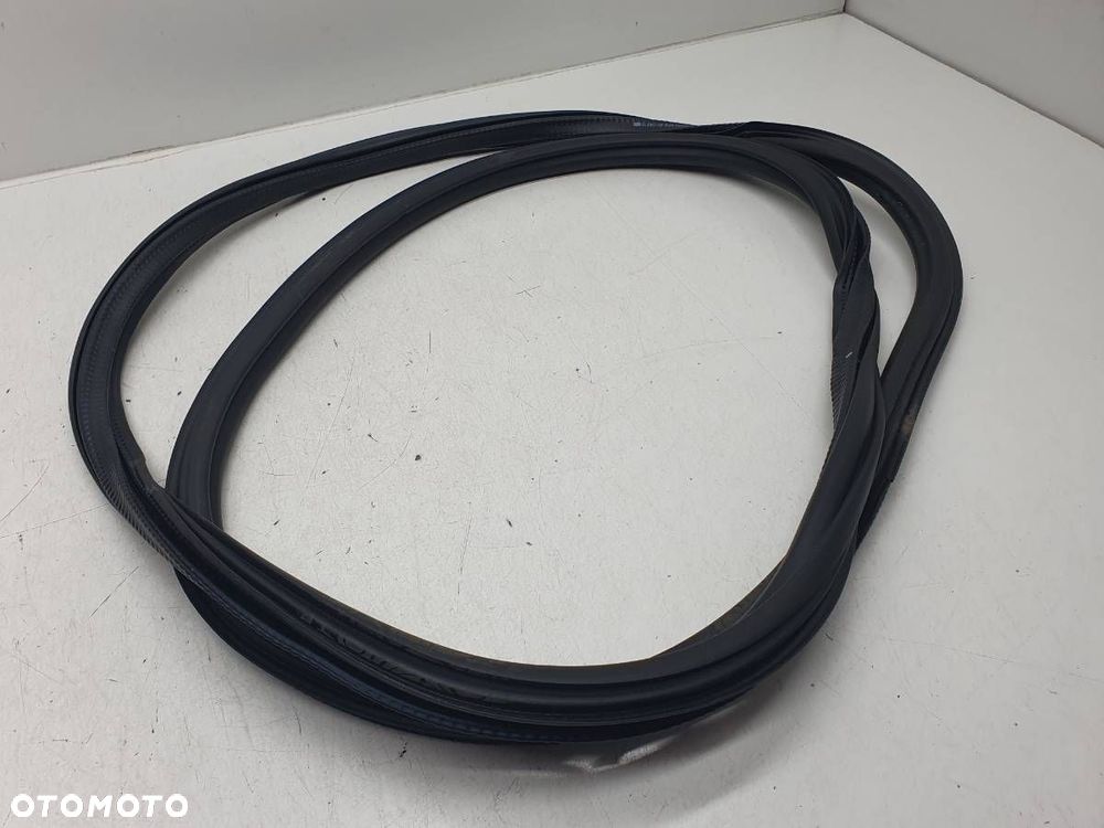 USZCZELKA DRZWI PRAWA PRZÓD 5E3867365B