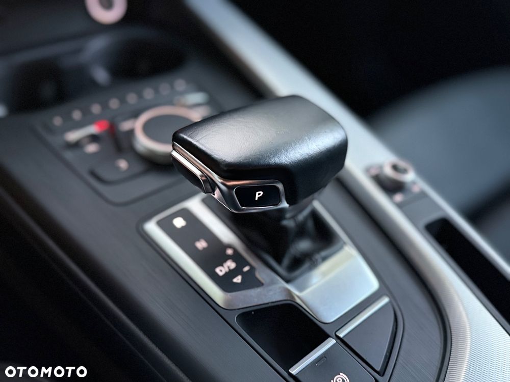 Audi A4 Avant 2.0 TDI ultra S tronic sport - 38