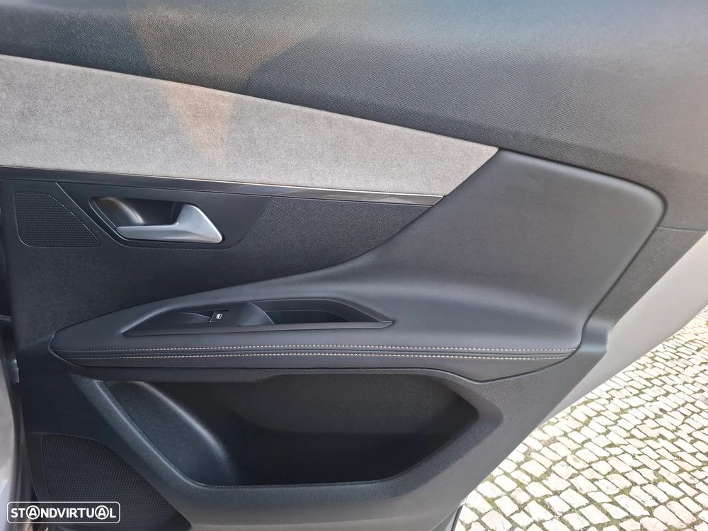 Peugeot 3008 1.6 Hybrid4 GT Pack e-EAT8 - 39