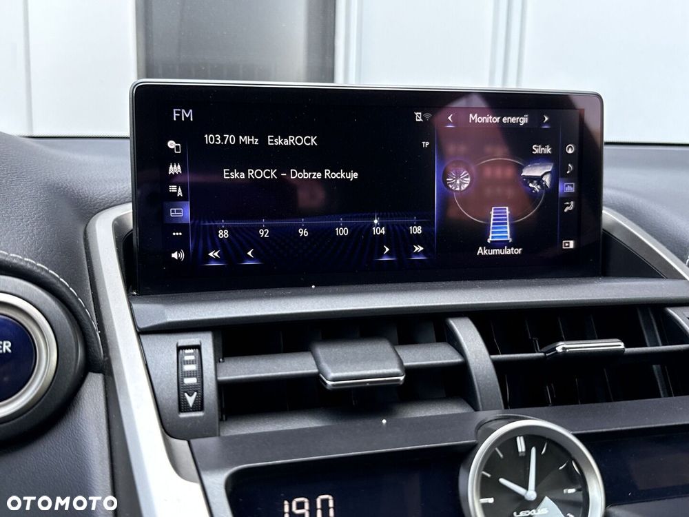 Lexus NX 300h Business Edition AWD - 19