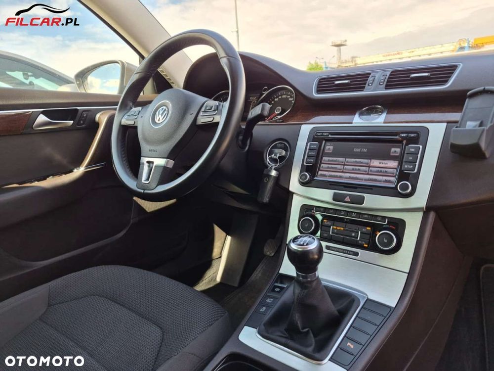 Volkswagen Passat - 9