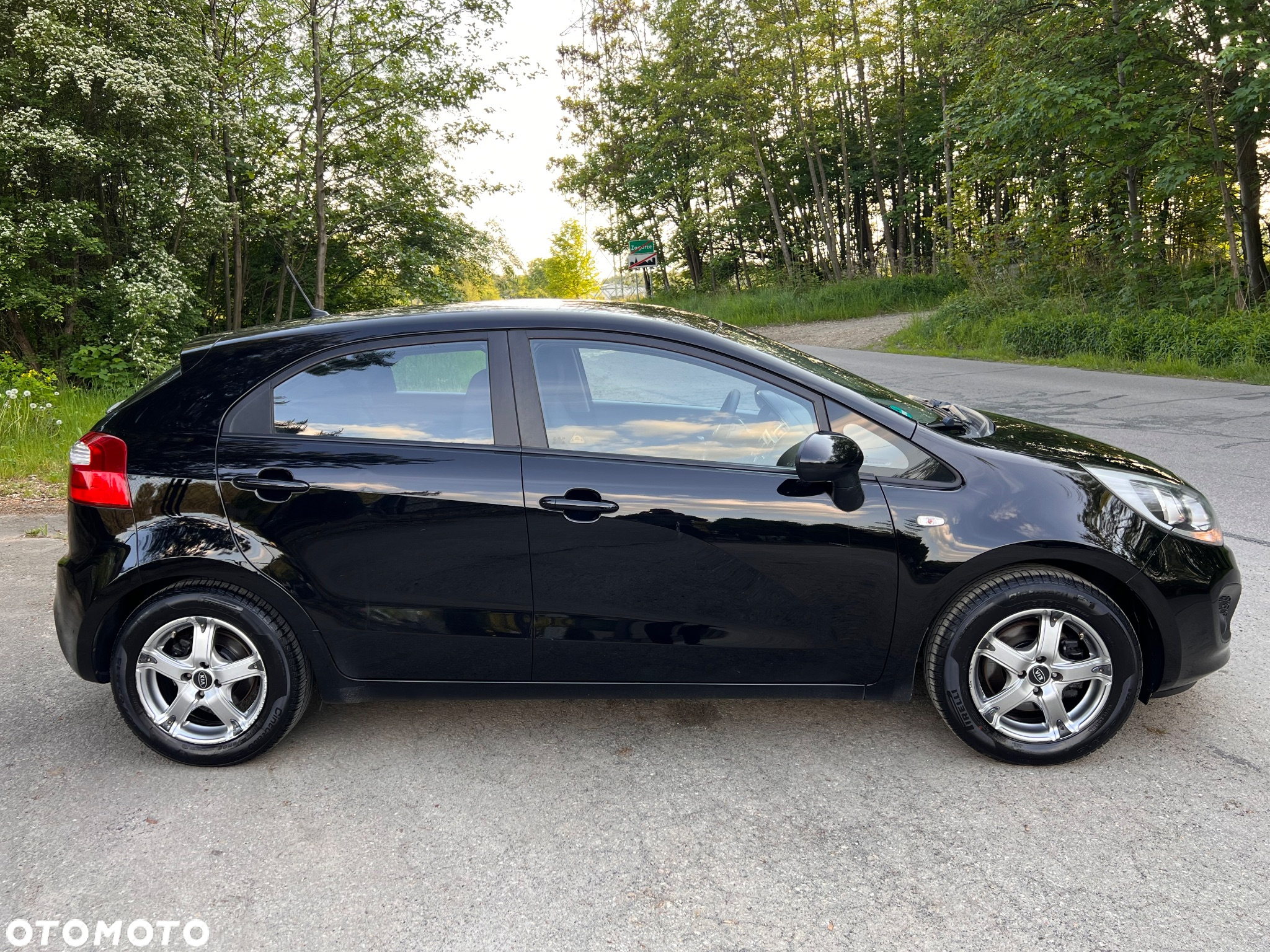 Kia Rio 1.4 L - 8