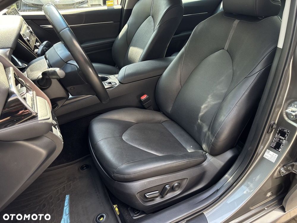 Toyota Camry 2.5 Hybrid Comfort CVT - 33