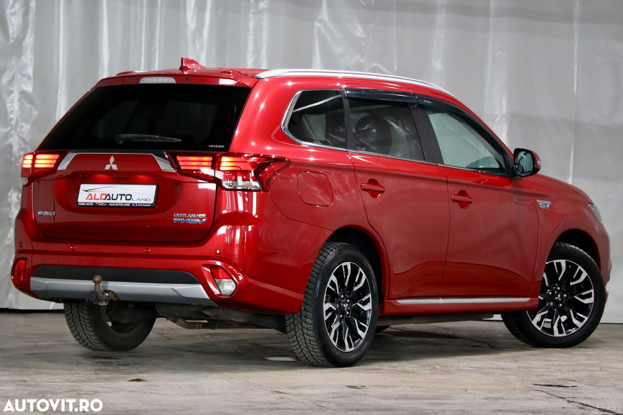 Mitsubishi Outlander 2.0 4WD Plug-In Hybrid - 2