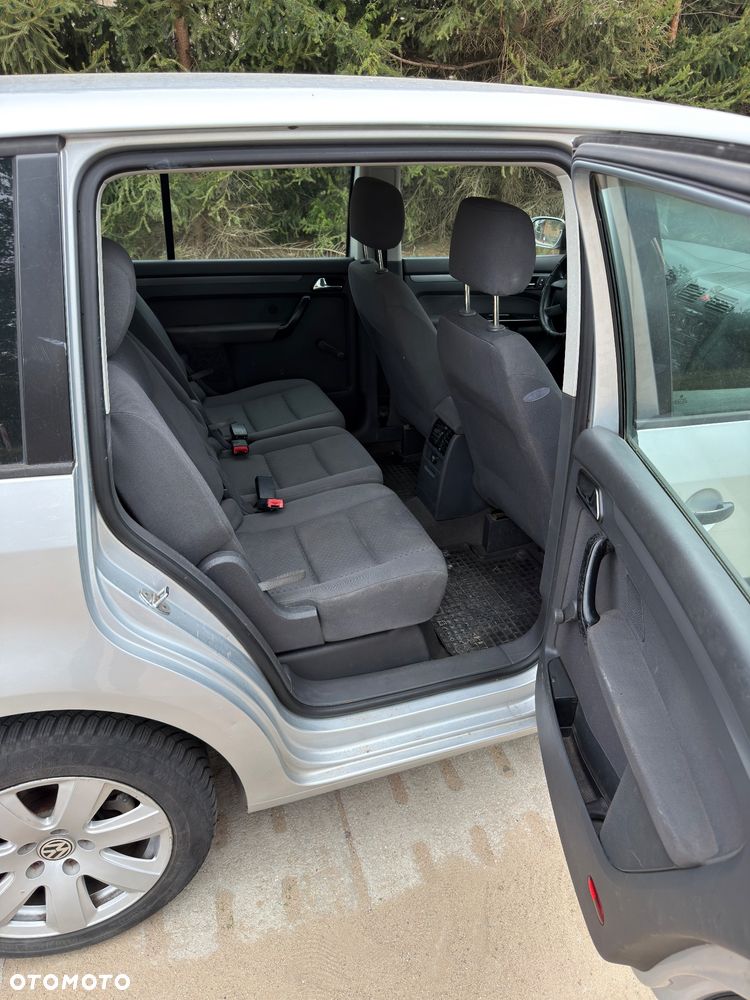 Volkswagen Touran - 14