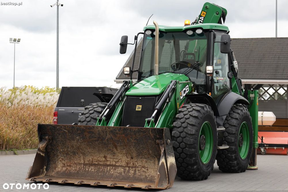 JCB 4CX - 17