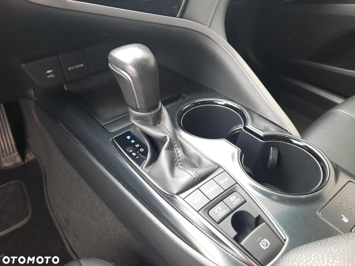 Toyota Camry - 16