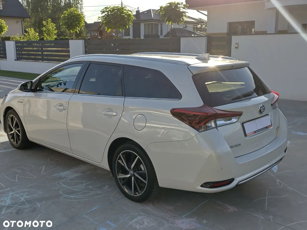 Toyota Auris Hybrid 135 Prestige - 1