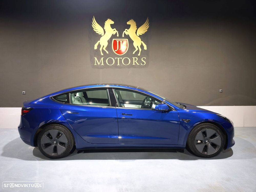 Tesla Model 3 - 4